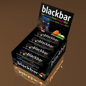 Kiste, Box, Tray, Verpackung, 24 Stück, 24er, Verpackungseinheit,, Verpackung,Verpackungseinheit, blackbar, Frucht-Nuss-Riegel, Frucht-Nuss-Super-Mix, Frucht, fruchtig, Brombeeren, Apfel, Äpfel getrocknet, Ahornsirup, Riegel mit Nüssen, Mandeln, Haselnüssen, Haselnusssplitter, geröstet, Trauben, pflanzlichen Proteinen, Kakao, Cornflakes, Sojaprotein, Der Riegel vom Lande, knackige Proteinquelle, natürlich, Ballaststoffquelle, ohne Palmfett, Vegan